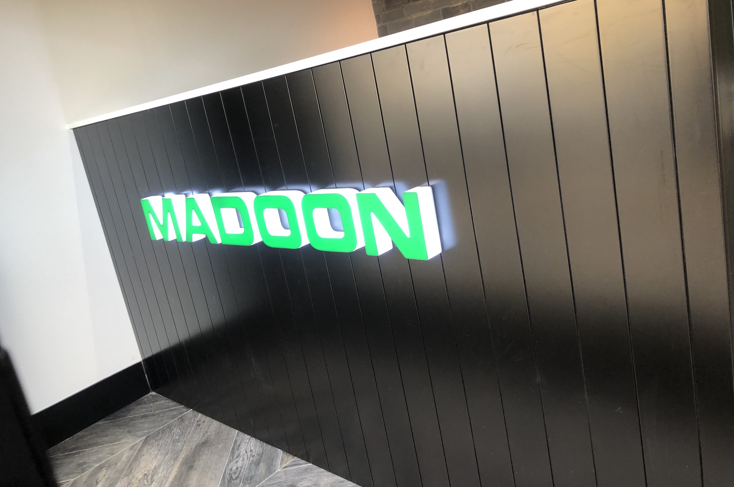 Madoon - Shop Signs
