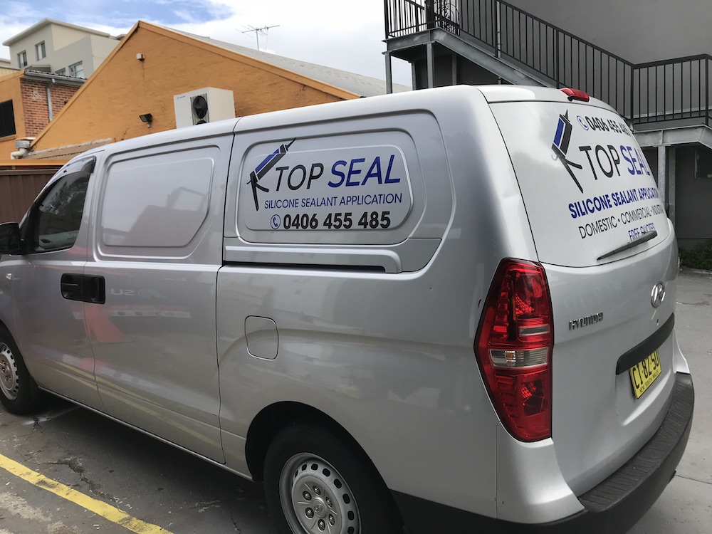 TOP SEAL ONE WAY VISION + SMALL DECAL